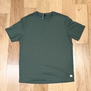 LIKE NEW Vuori Men’s Current Tech Tee Shirt